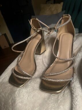 Elegant Gold Strappy Block Heel Sandals with Rhinestone Detail